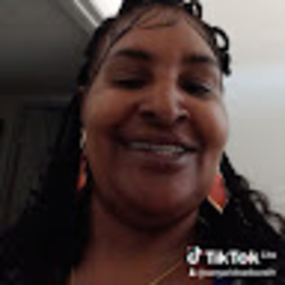 Meet your Posher, Denise